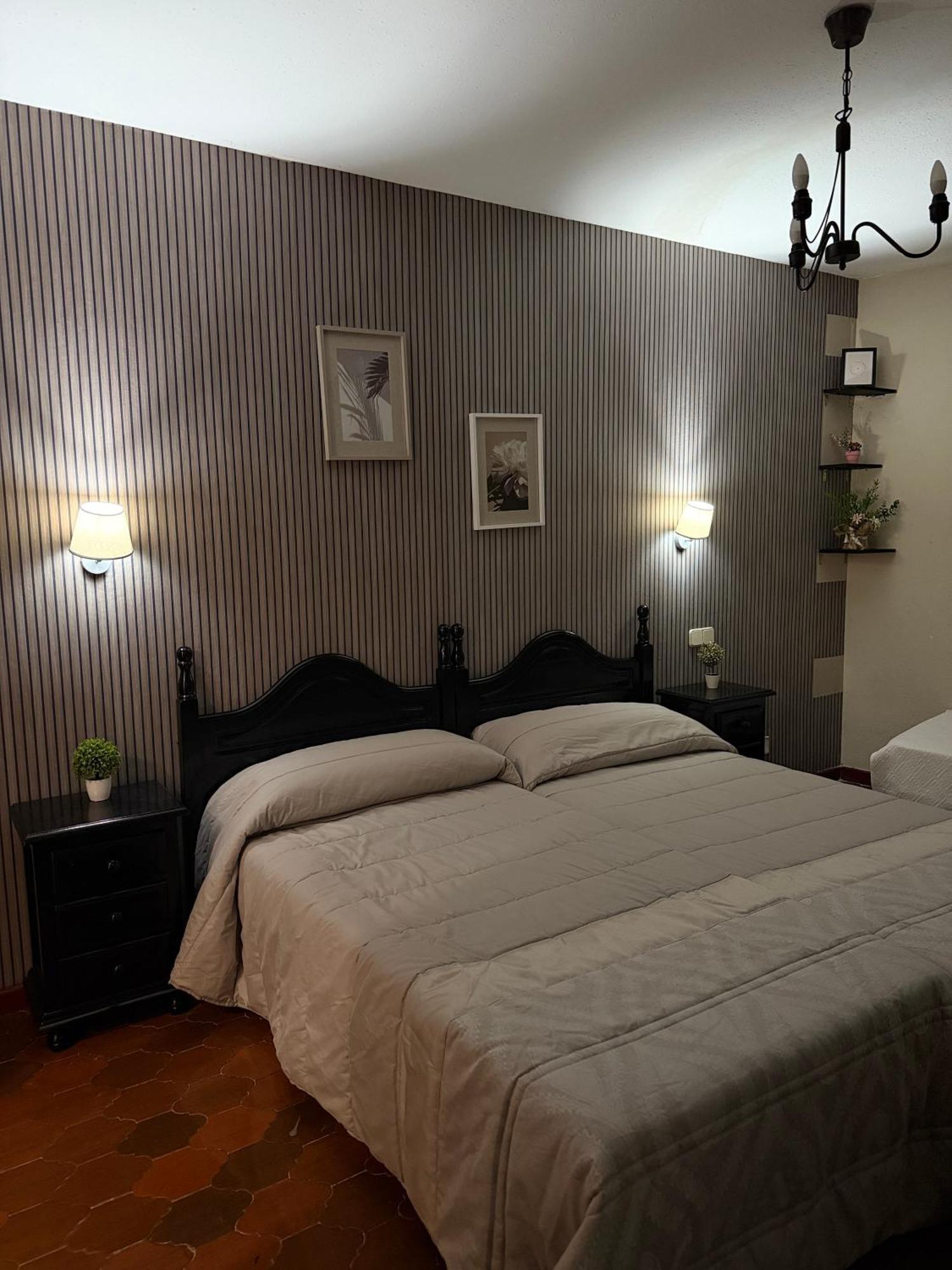El Valle Hostal Restaurante La Pradera de Navalhorno Екстериор снимка
